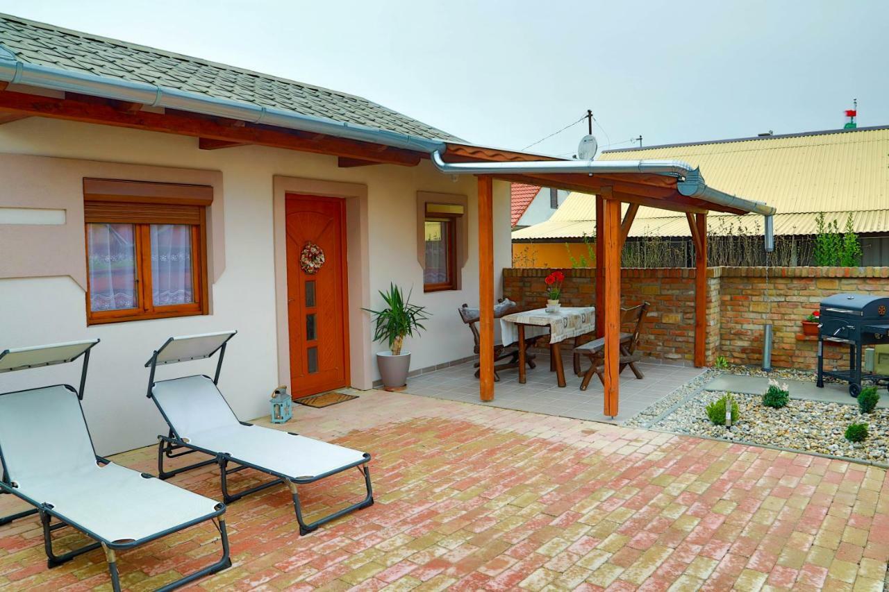 Jazmin Apartman Buzsák Zewnętrze zdjęcie